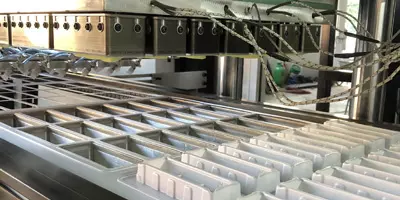 Thermoforming machine cutting station